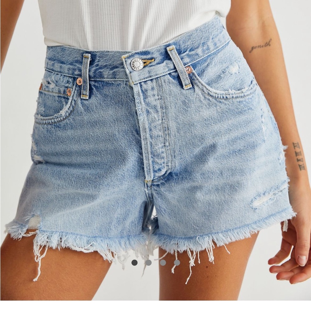 AGOLDE Parker Vintage Cut Off Short in Swapmeet
USED pre distressed size 28